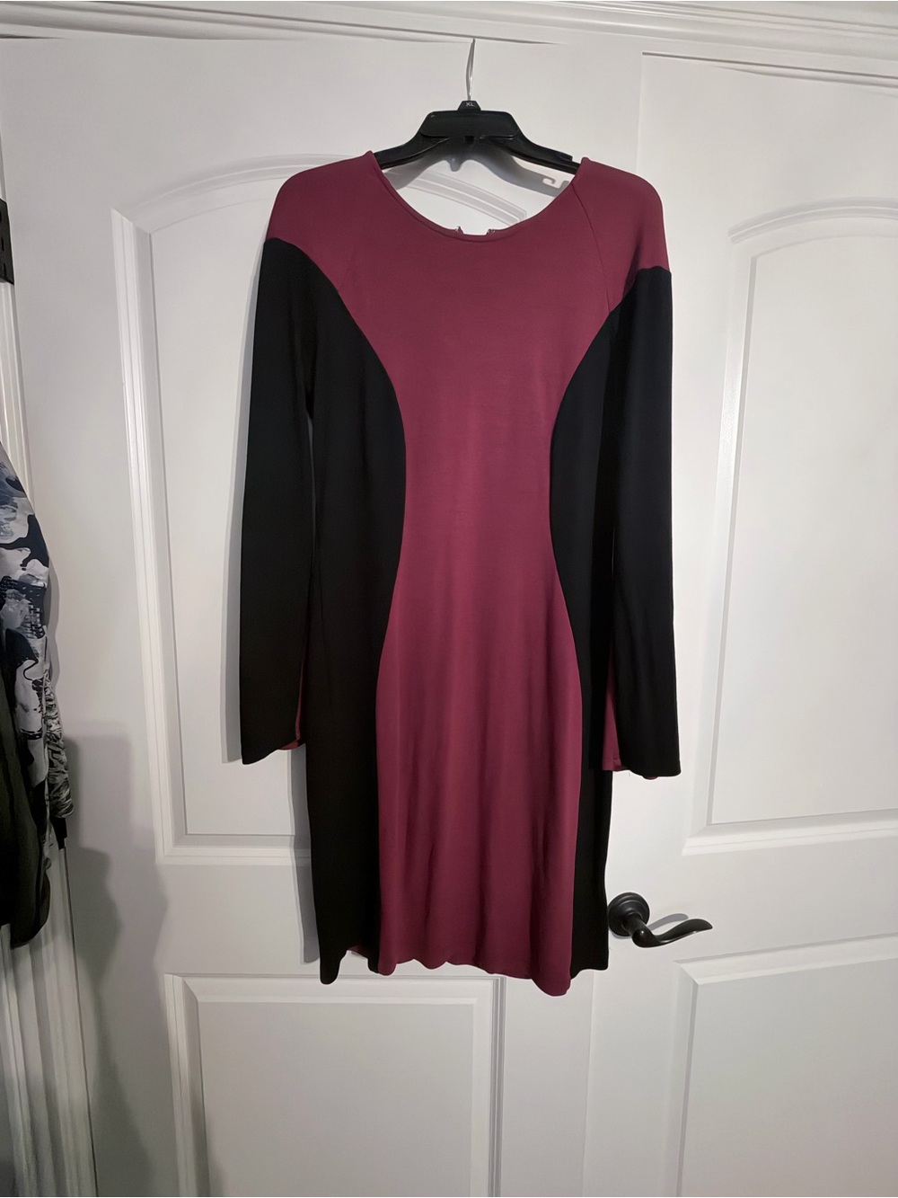 VENUS Black and Burgundy Long-Sleeve Colorblock Dress